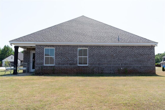 Building Photo - 923 Wheat Ridge Dr