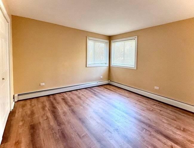 Building Photo - Pristine 2 Bedroom, 1 Bathroom Condo Available NOW! Heat, Water, & Parking INCLUDED in Rent!