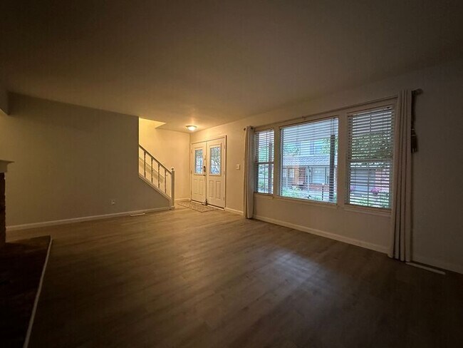 Building Photo - 7105 E Briarwood Dr