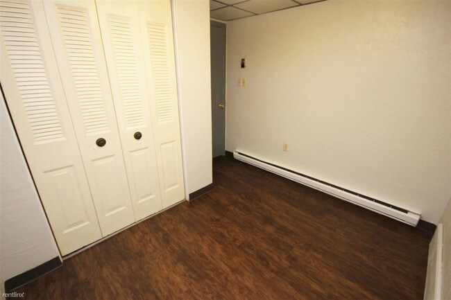 Building Photo - 2 br, 1 bath  - Walnut Commons Garden Level