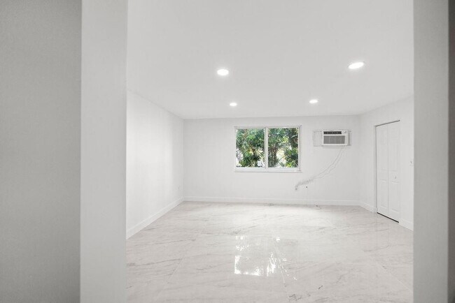 Building Photo - 6930 NW 186th St