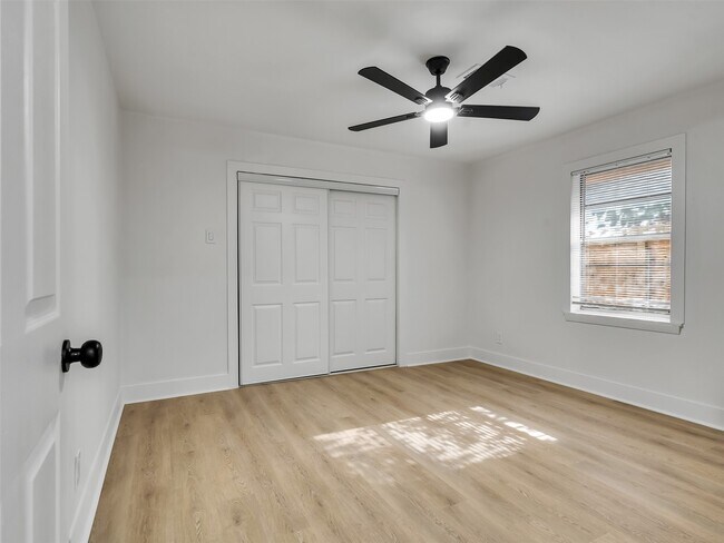 Building Photo - 6026 Diamond Ct