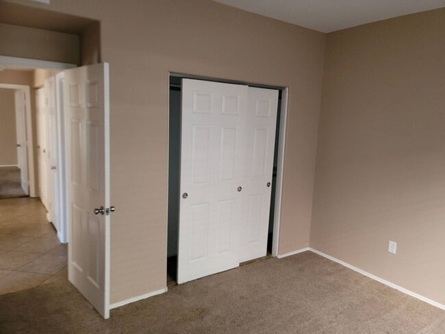 Building Photo - 2 story condo with 1 bedroom loft, 2 bathrooms and a 1 car attached garage.