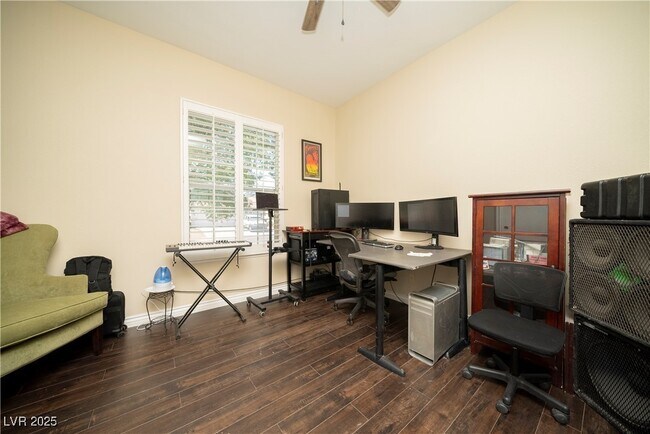 Building Photo - 9660 Drayton Ave