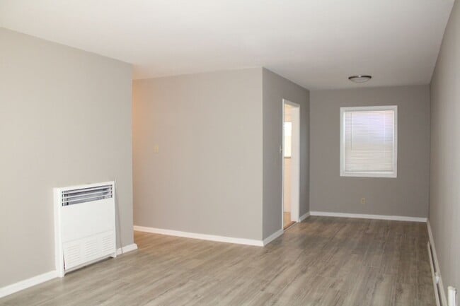 Building Photo - 400 33rd St