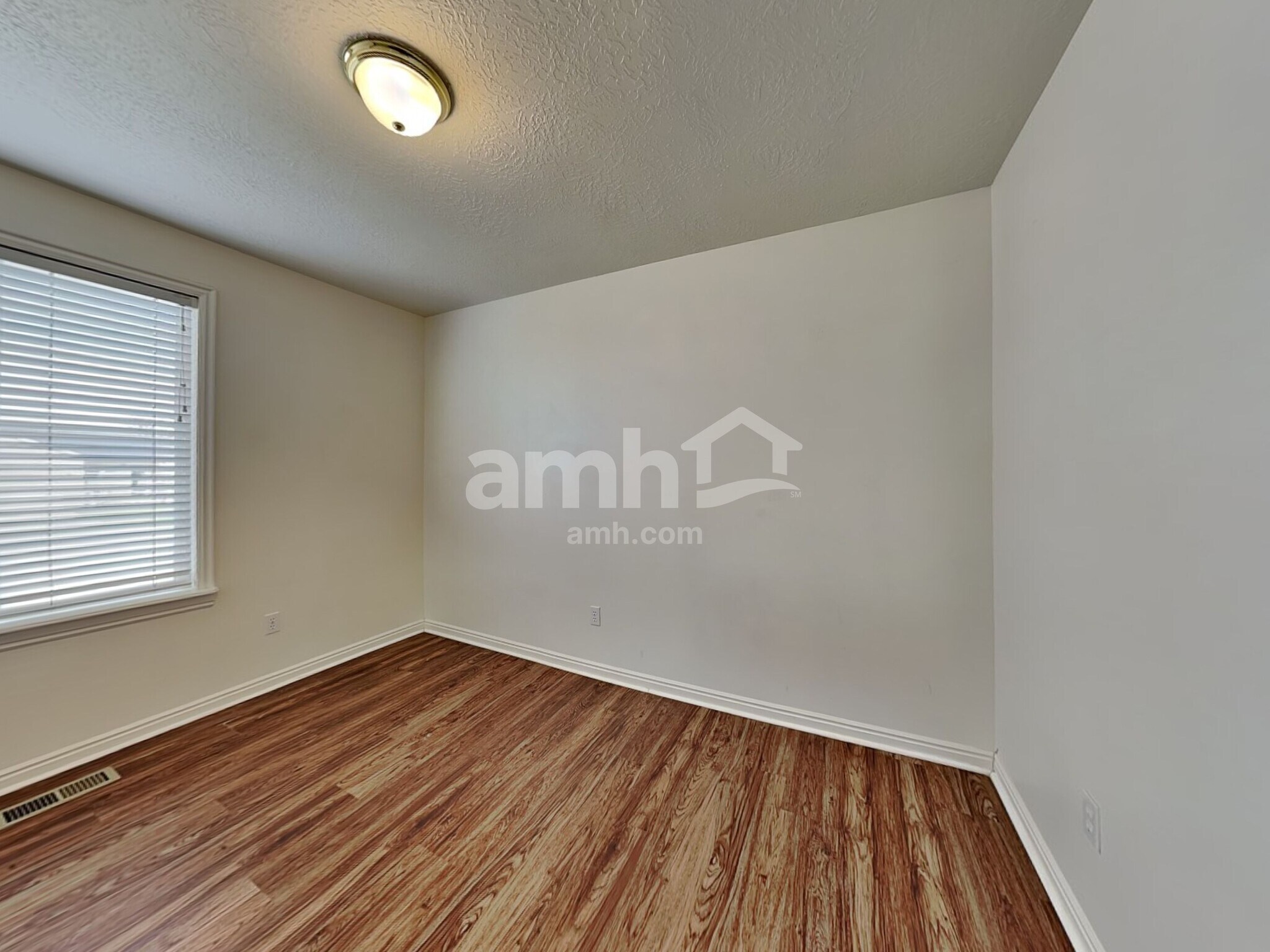 Building Photo - 468 E 1480 N