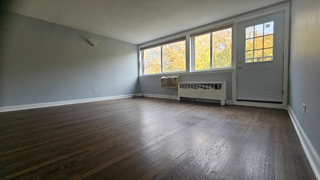 Building Photo - 4044 N California Ave