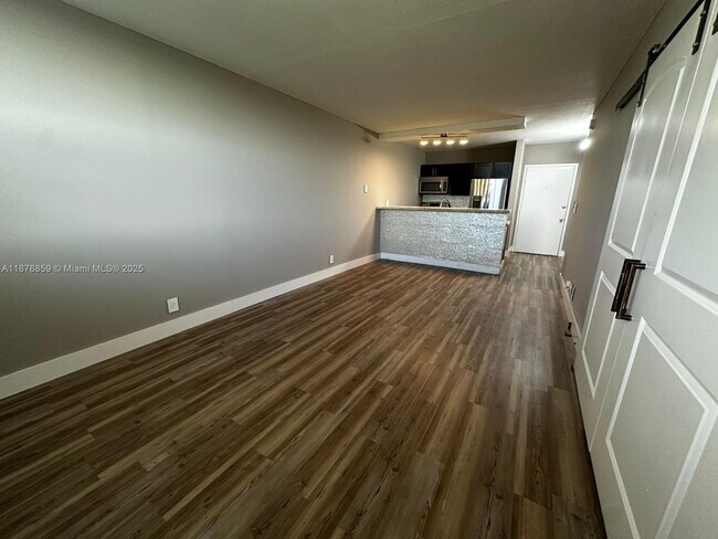 Building Photo - 2401 Riverside Dr