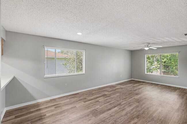 Building Photo - 2280-2286 Fox Hollow Dr.
