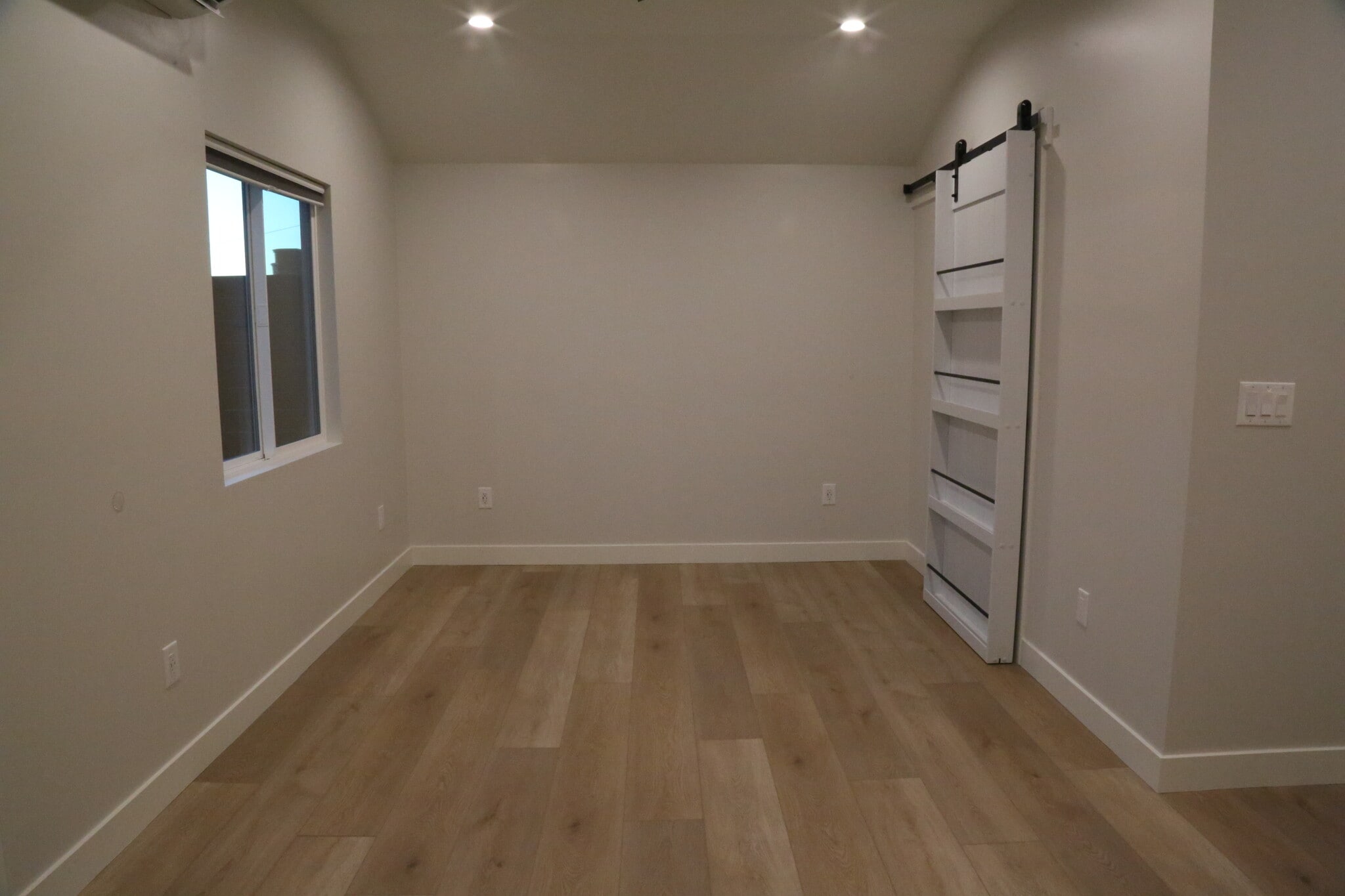 Building Photo - 831 Cambridge Dr