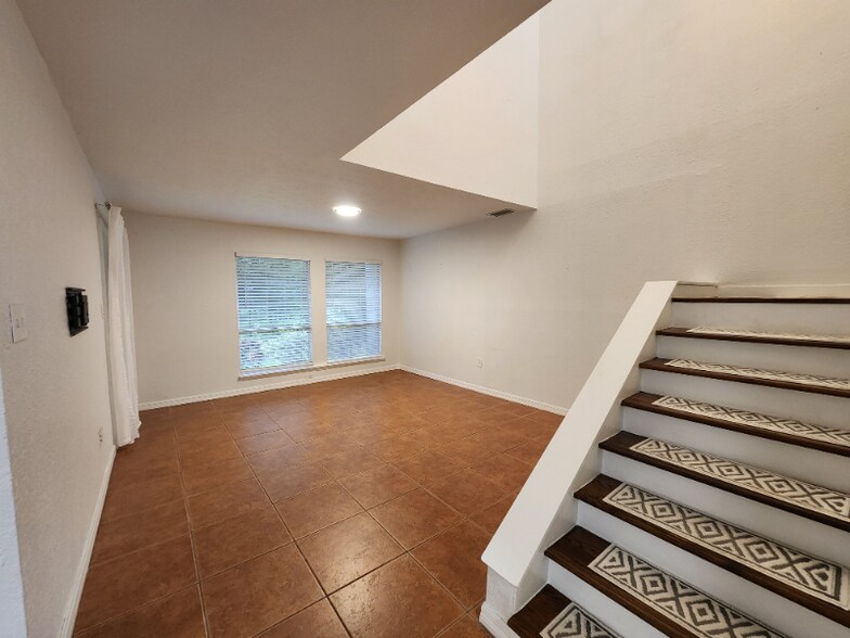 Building Photo - 4437 Rayfield Dr