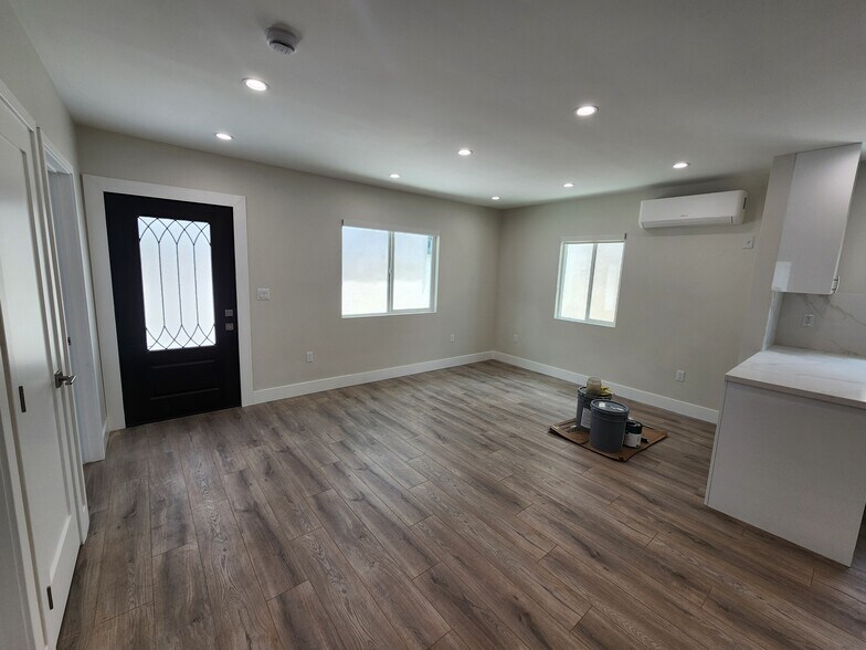 Building Photo - 528 Amherst Dr
