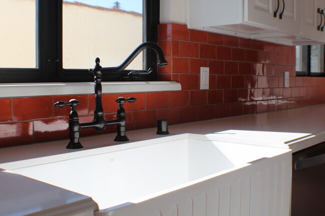 Building Photo - 3827 W Ave 42