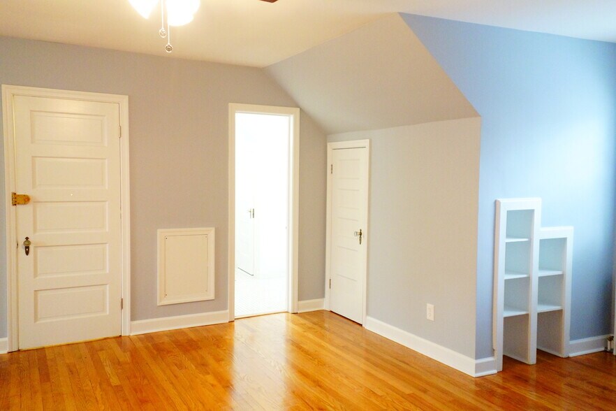 Building Photo - 807 Kennebec Ave