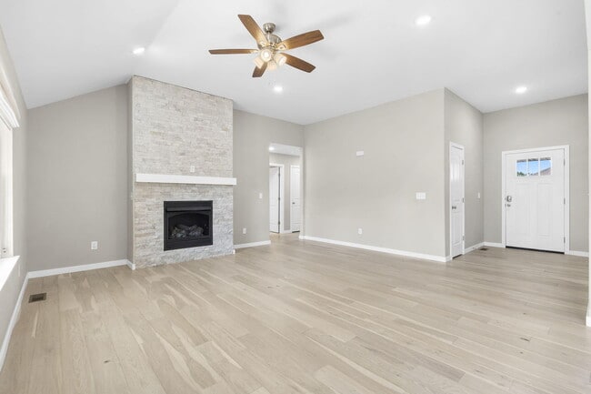 Building Photo - 270 Hickory Hills St