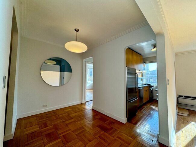 Building Photo - 255 W 23rd St