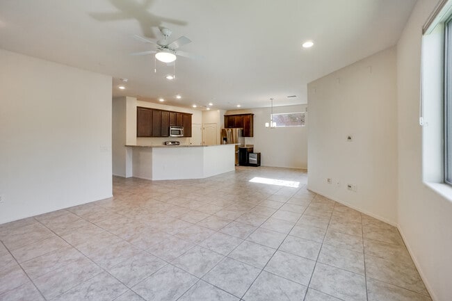 Building Photo - Beautiful 2-Story, 3 Bdrm/2.5 Bath/Den-Clo...