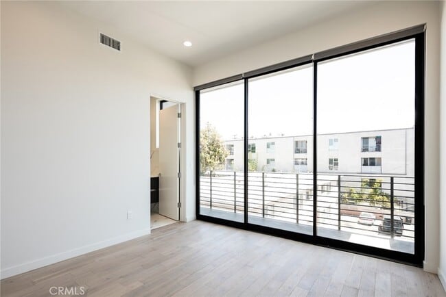 Building Photo - 1618 Amherst Ave