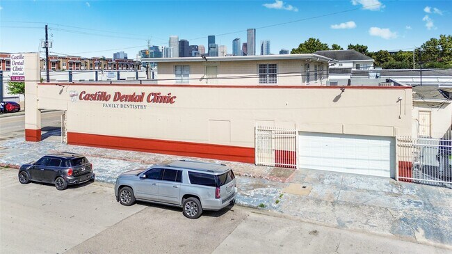 Primary Photo - 2919 Canal St