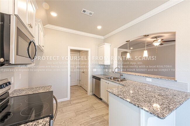 Building Photo - 4476 W Newton Ave