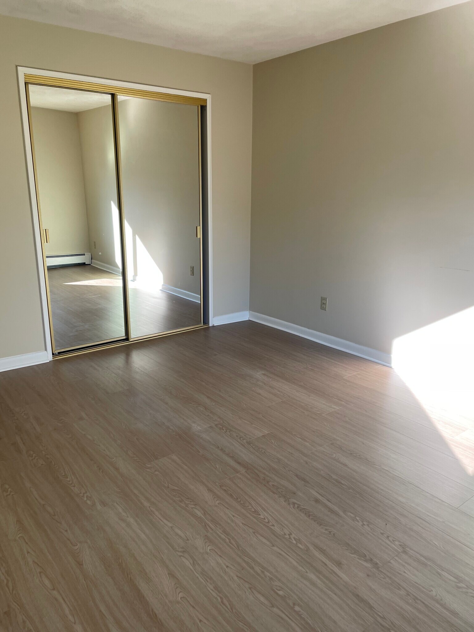 Building Photo - 100 Grand View Ave