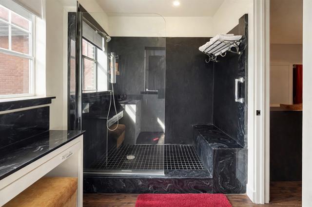 Building Photo - 104 NE 2nd St