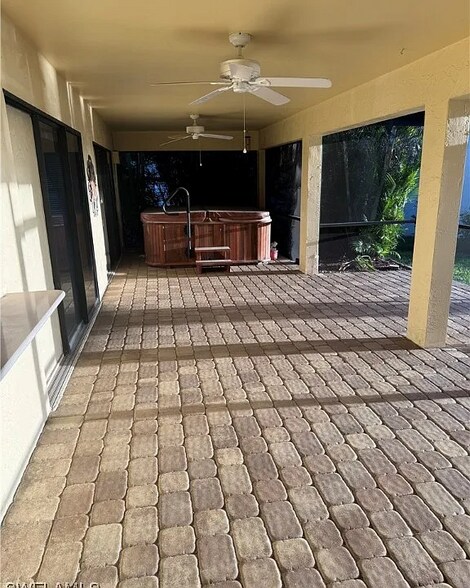 Building Photo - 4628 SW 18th Ave