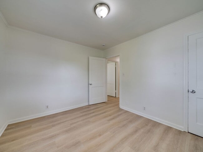 Building Photo - 139 Darnell Pl