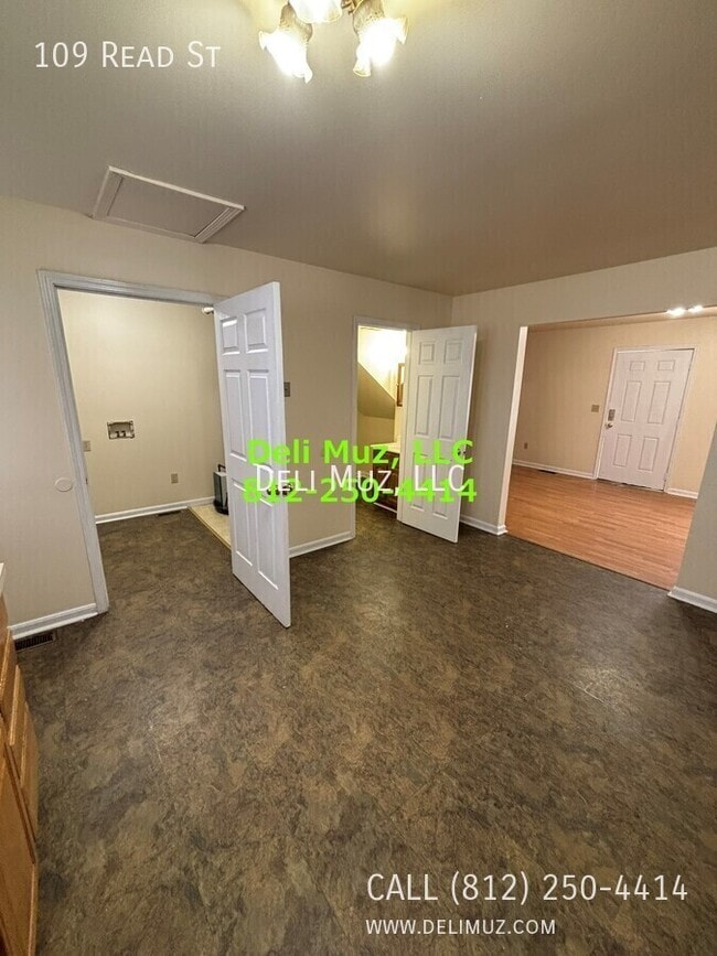 Building Photo - 109 Read St