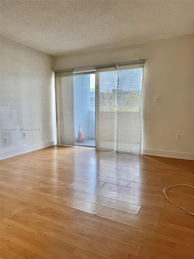 Building Photo - 9371 Fontainebleau Blvd