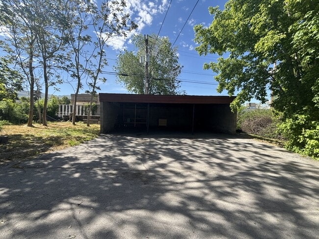 Building Photo - 80 400 S
