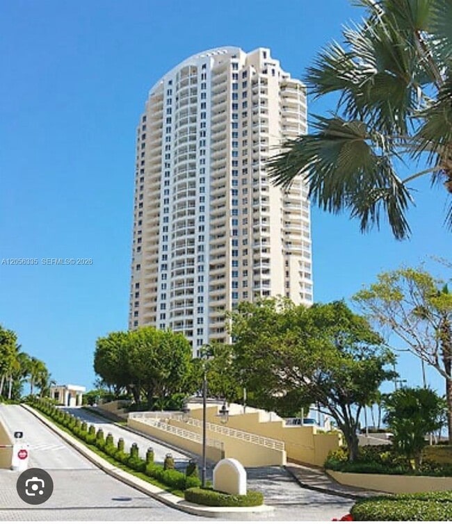Building Photo - 808 Brickell Key Dr