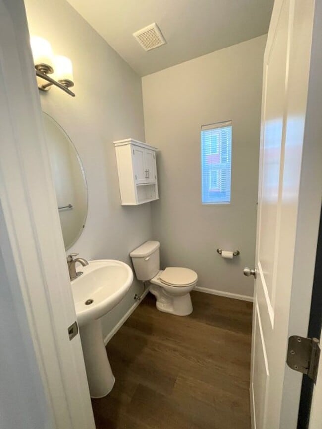 Building Photo - 3bd/3.5ba Bothell Townhouse