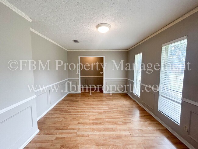 Building Photo - 1700 Charlottesville Dr