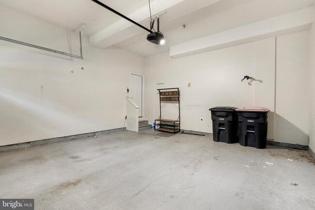 Building Photo - 8880 Olive Mae Cir