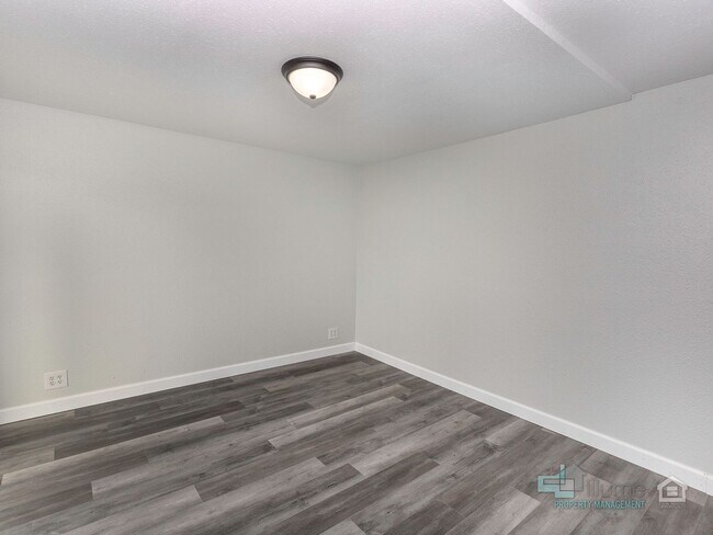 Building Photo - START THE YEAR RENT FREE! Charming 4-Bedroom Keizer Home Close to Everything