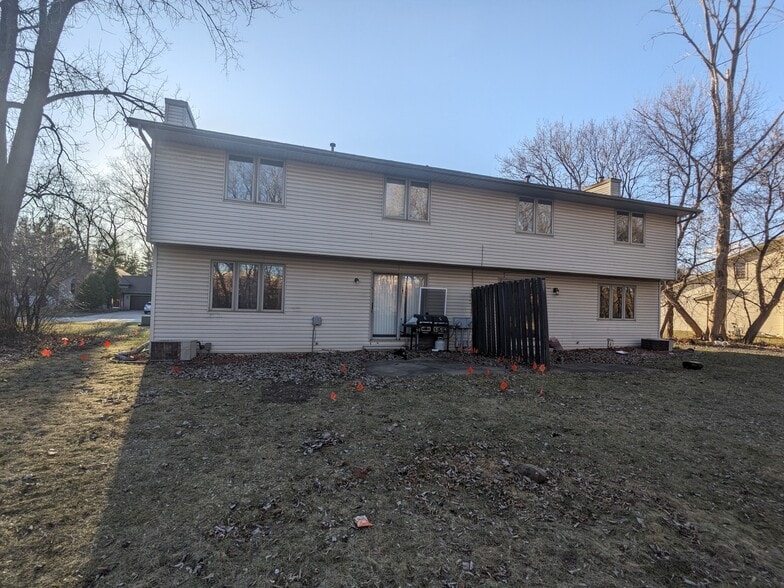 back yard - 2043 Hilltop Dr