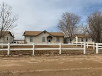 Building Photo - 2 Bedroom Ranch Home- Gorgeous Views, Just...