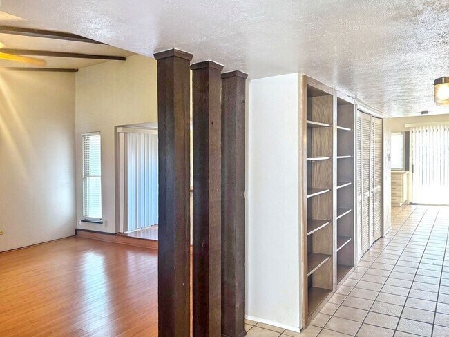 Building Photo - 10238 White Elm Rd