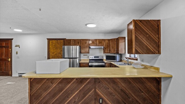 Building Photo - Spacious Home for Rent in Glenwood Springs – Great Location, No HOA!