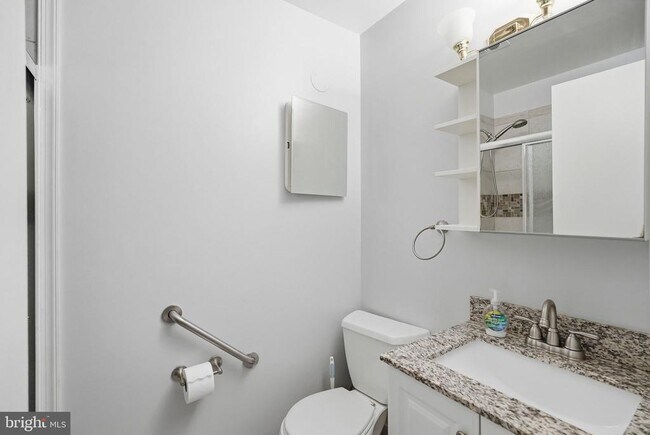 Building Photo - 809 Woodley Dr