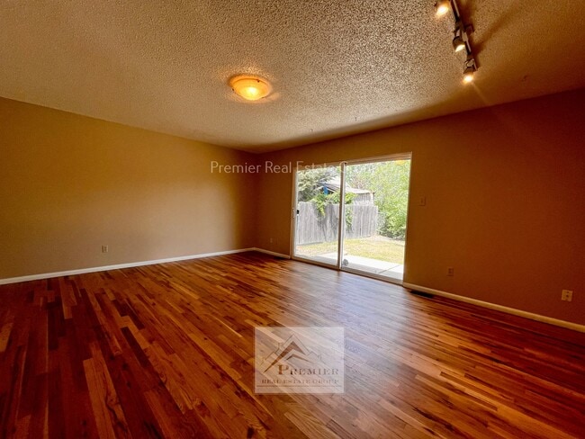 Building Photo - 1304 Rainier Dr