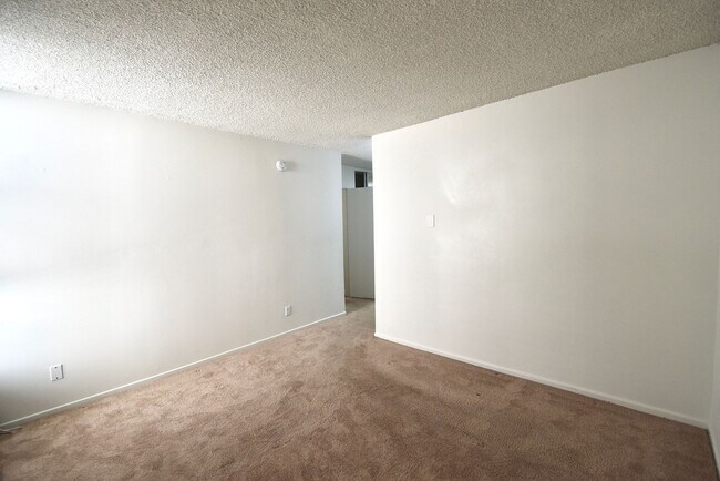 Building Photo - 4414 Woodman Ave