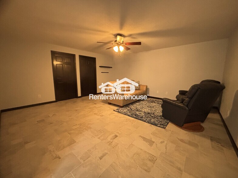 Building Photo - 9175 Coneflower Dr