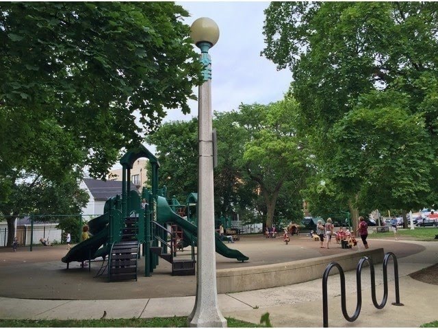 Fellger Park - 2040 W Belmont Ave