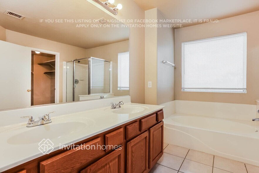 Building Photo - 10901 Hayward Ave