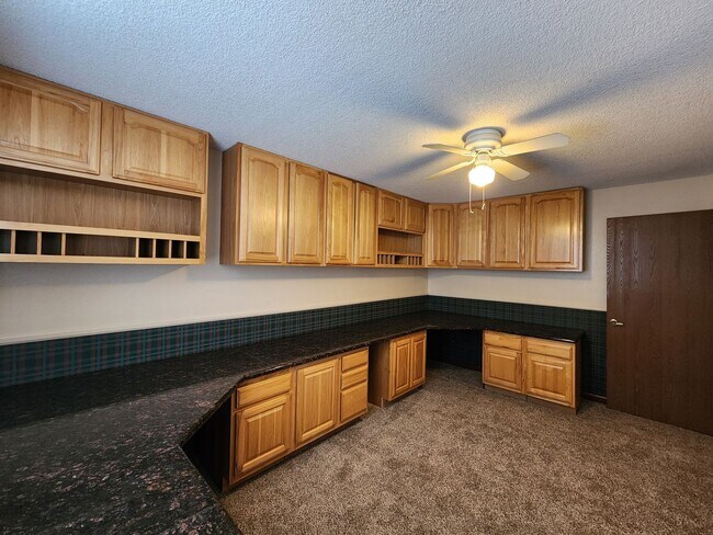 Building Photo - Beautiful 4 Bedroom Home on Cul Du Sac Wit...