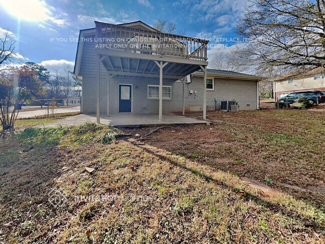 Building Photo - 277 Lancelot Way