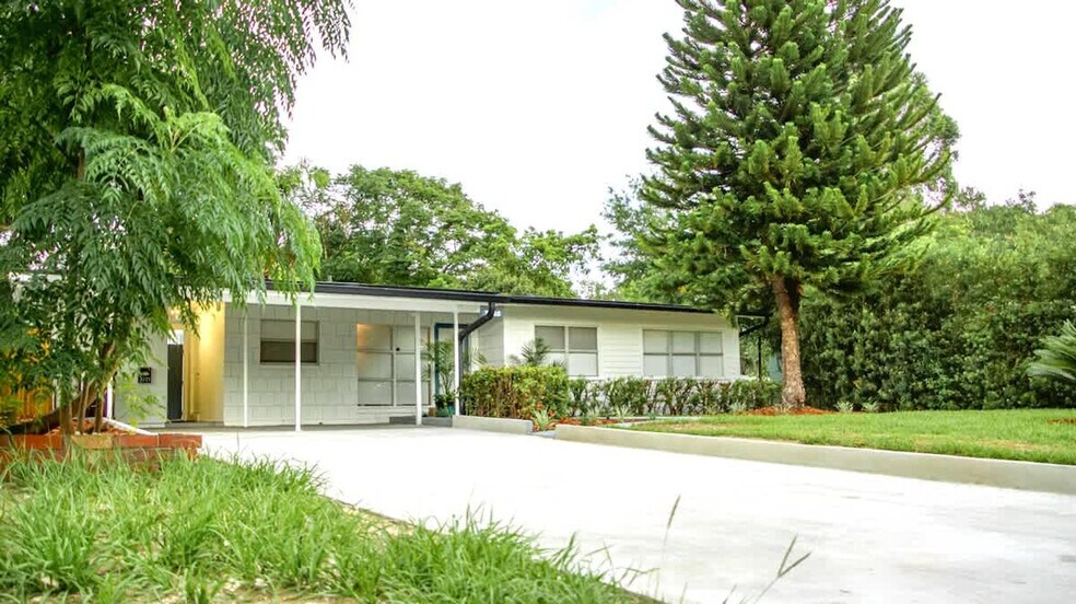 Building Photo - 3225 Pickfair St