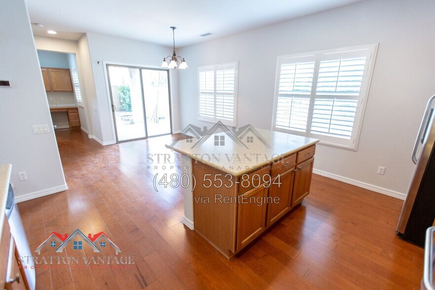 Building Photo - 2038 W Marconi Ave